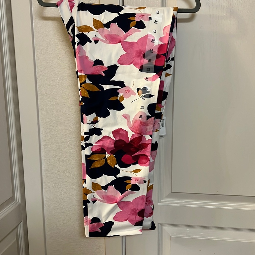 Old Navy Pixie Style Capri